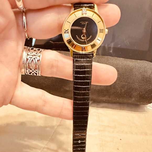 Bulova Accutron Quartz Watch President’s Award Diamond Accent Speidel Gen Lizard main image 9